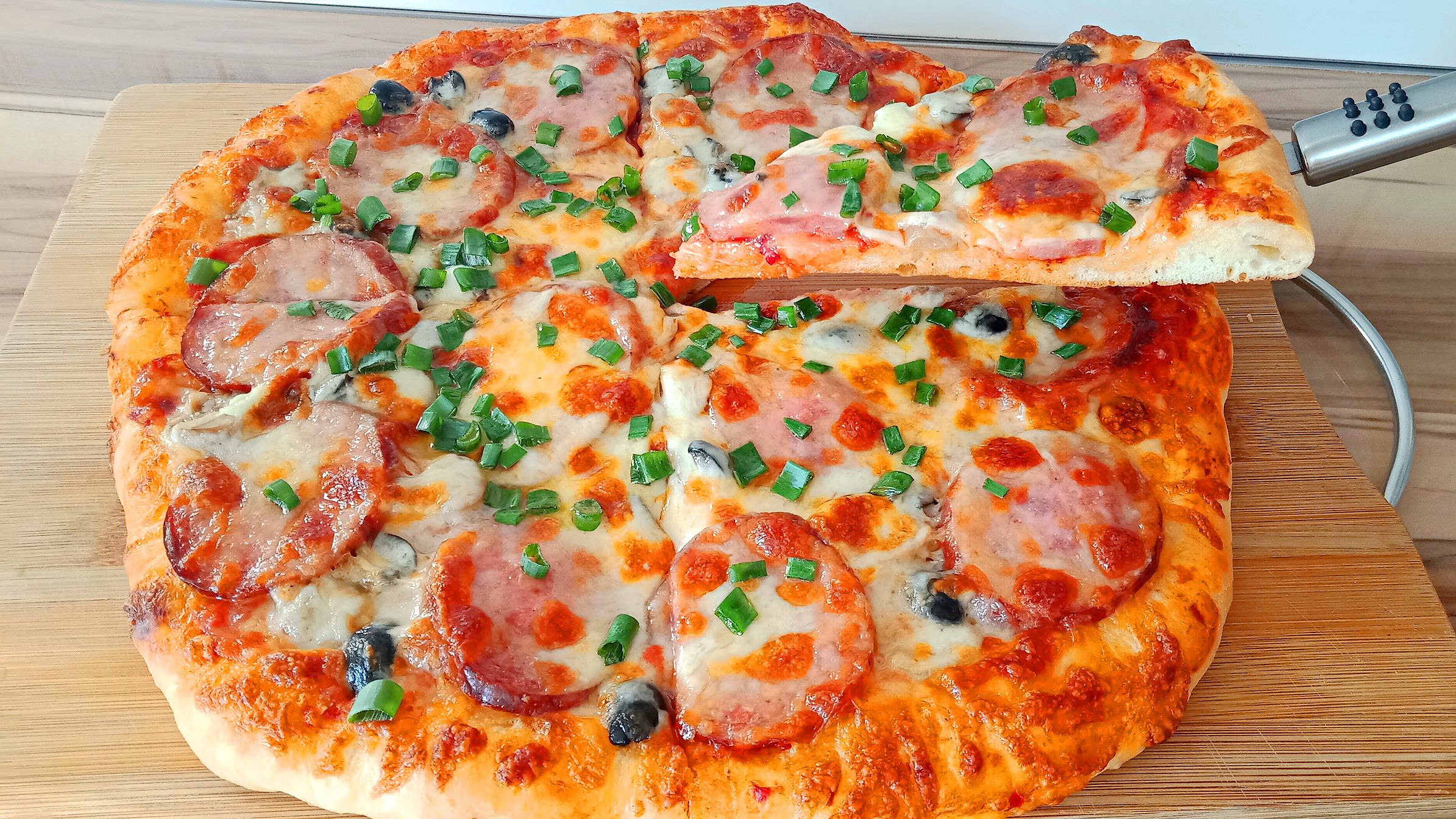 рецепт приготовления пиццы с колбасой и сыром в домашних условиях фото 83