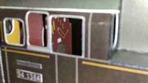 Модель паровоза из картона.