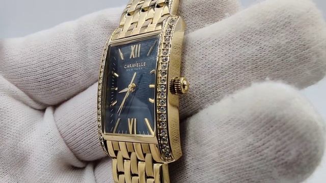 Часы женские прямоугольные Caravelle New York by Bulova. Цвет золото-чёрный. цена 87$