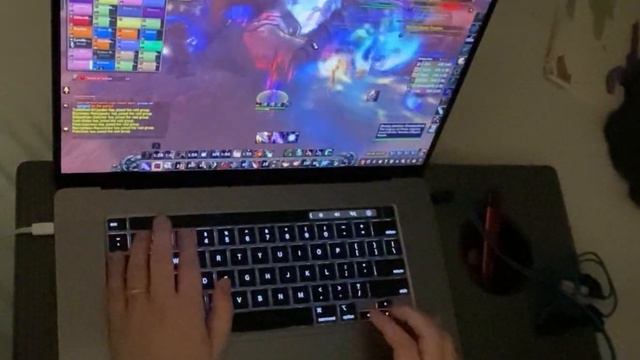 Playing Wow with a Trackpad смотреть онлайн