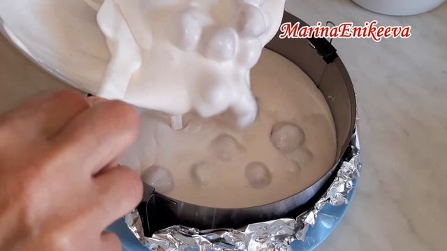 ТОРТ СМЕТАННИК с КЛУБНИКОЙ! ВКУСНОТА за 5 МИНУТ! Вот что нужно Летом на ДЕСЕРТ! смотреть онлайн