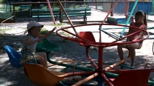 Карусели из СССР: Тестируют 3-х летние дети.