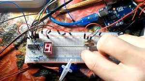 Arduino: управление серводвигателем SG-90 и индикация угла поворота