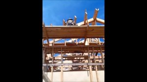 Подрезка фронтонных выносов погружной пилой DeWalt DWS 520K