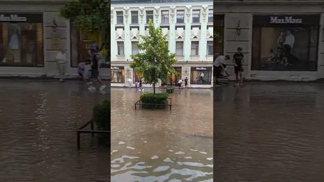 Казань.Баумана.Затопление.18.06.24-Kazan.Bauman str.After rainfall collapse.mp4