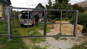 Вариант Распашных Ворот, профлист утоплен во внутрь рамки.