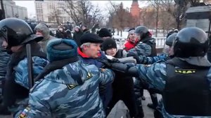 Русский русскому помоги! Манежная  Леонид Корнилов