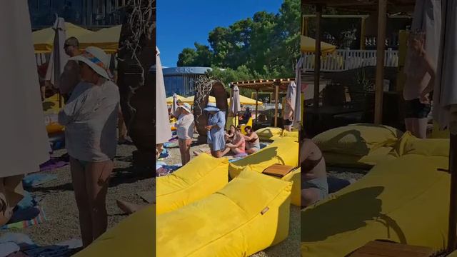 Окружающие на море!)