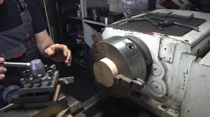 И снова обработка дерева на токарном. Ясень.