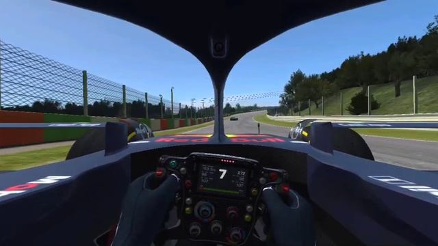 Oracle Red Bull Racing RB18 at Suzuka Circuit смотреть онлайн