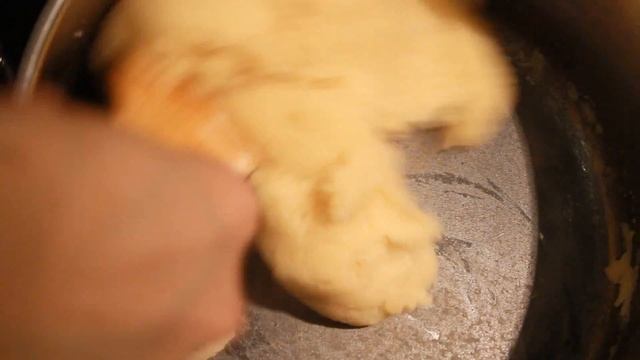 Заварное тесто для эклеров и профитролей