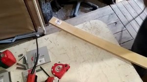 Замена сломаных ламелей на сидушке дивана. / Replacing the slats in the couch.