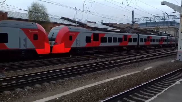 ЭС2Г... Двойная Ласточка отправляется с Московского вокзала. Санкт-Петербург. смотреть онлайн