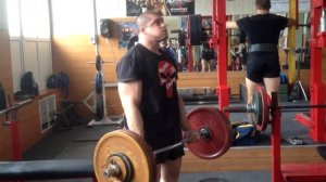 Подъем штанги на бицепс - 100 кг