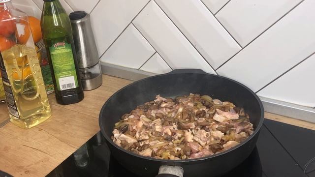 Курица с грибами и сыром. Как приготовить курицу? Как приготовить грибы?