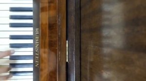 Играю различную классику на очень расстроенном пианино!:)