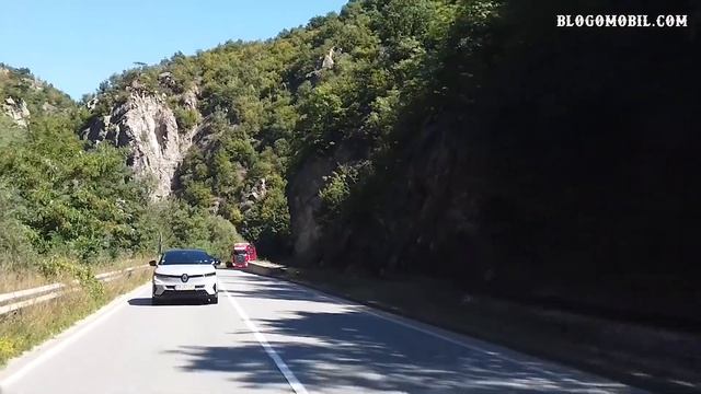 Test drive Renault Megane E-Tech смотреть онлайн