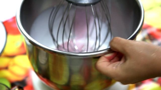 видеорецепт: йогуртовый крем внутрь торта