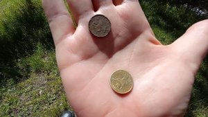 Почему ОБЯЗАТЕЛЬНО нужно поднимать с земли монеты