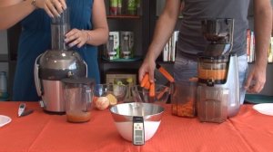 Сравнение шнековой и центробежной соковыжималки King Mix и Philips (морковь)