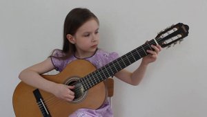 Цыганочка. Гитара. Дети играют. Girl playing guitar.