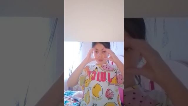 в это время занесли огромный букет