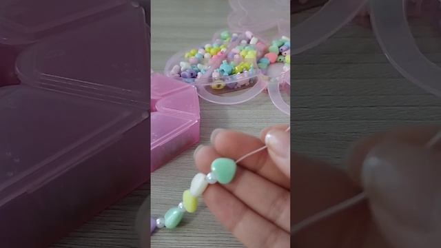 Брелок-подвеска для телефона из бусин|#бисероплетение#бумажныймирираспаковки#чехолдлятелефона смотреть онлайн