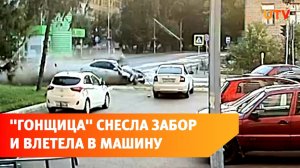 В Уфе иномарка на скорости снесла забор и врезалась в припаркованную легковушку