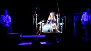 Юлия Савичева играет на барабанах в Подольске !!!