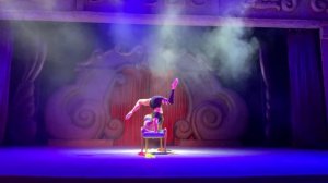 СОЛО НА СТУЛЕ