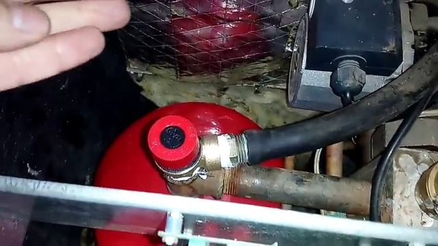 Como bajar la presión de la calefacción o la caldera cuando la presión está alta смотреть онлайн