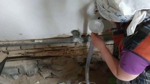 Заливаем воду в насос