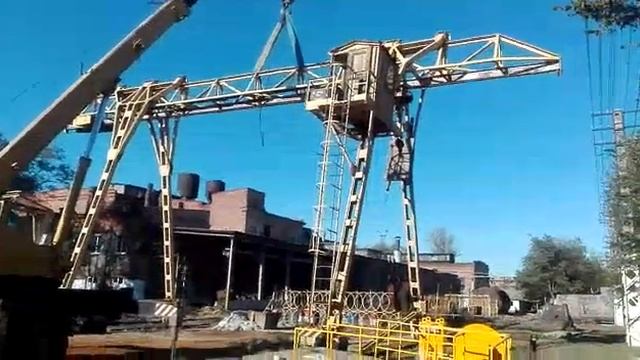 падение автокрана смотреть онлайн