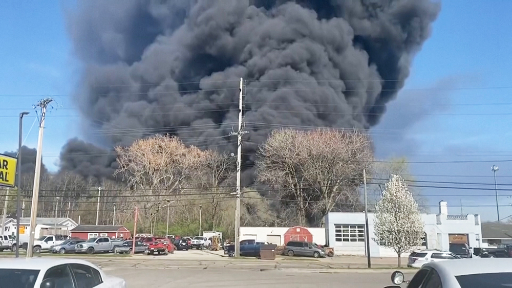 На заводе в штате Виргиния вспыхнул крупный пожар / События на ТВЦ