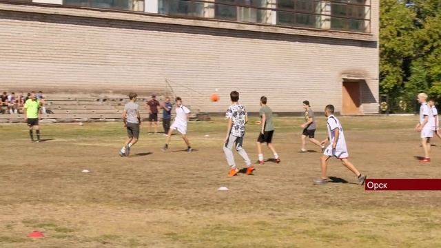 22082022 В Орске дети со всего города показали, кто из них лучше бегает, прыгает, играет в футбол и смотреть онлайн