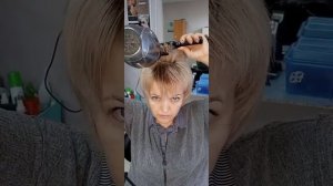 Укладка.Сушка  феном коротких волос.Где объем при укладке?