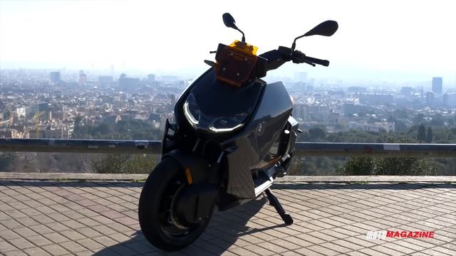 Essai Scooter Electrique BMW CE 04 ► Moto Magazine