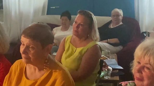 Музыкальный вечер. Певица Татьяна Волкова выступает 6 августа 2022 в Москве.