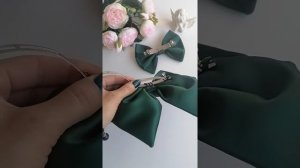Бант - заколка из атласа.Видео - обзор