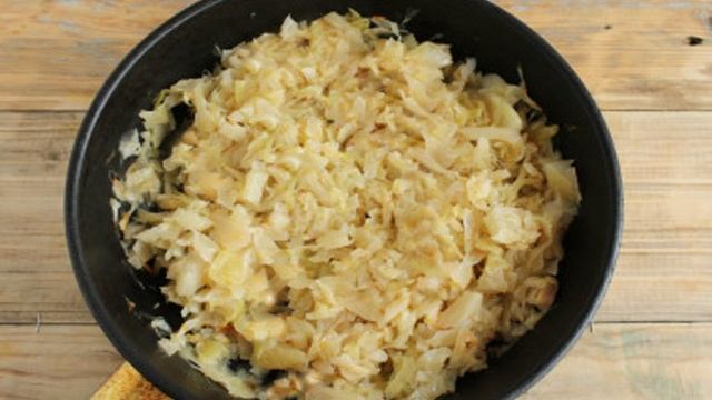 Шарлотка с капустой в духовке