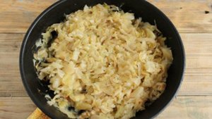 Шарлотка с капустой в духовке