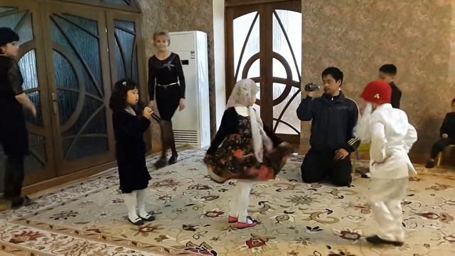 Песня для бабушек и дедушек от Зухруши... смотреть онлайн