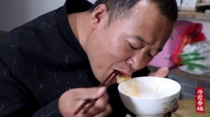 【丹霞春姐】天气微凉,春姐做一盆水煮肉片,麻辣鲜香,磊哥说比饭店的还解馋!