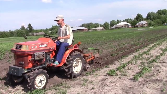 KUBOTA В10 самодельными ежиками по картошке смотреть онлайн