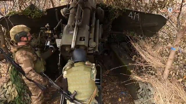 Расчёт 152-мм орудия "Гиацинт-Б" смотреть онлайн