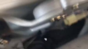 Как открыть багажник импрезы,если сломана ручка.