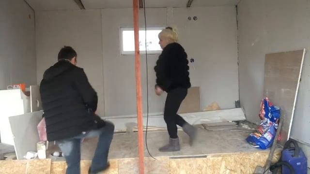 Чем занимаются взрослые люди.