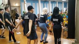 Флешмоб Районы-кварталы в исполнении вожатых, вид сзади