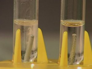 Химия. Опыты. Неорганика. Взаимодействие алюминия со щелочью и водой