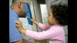 Смешное видео. Прическа для лысого папы.